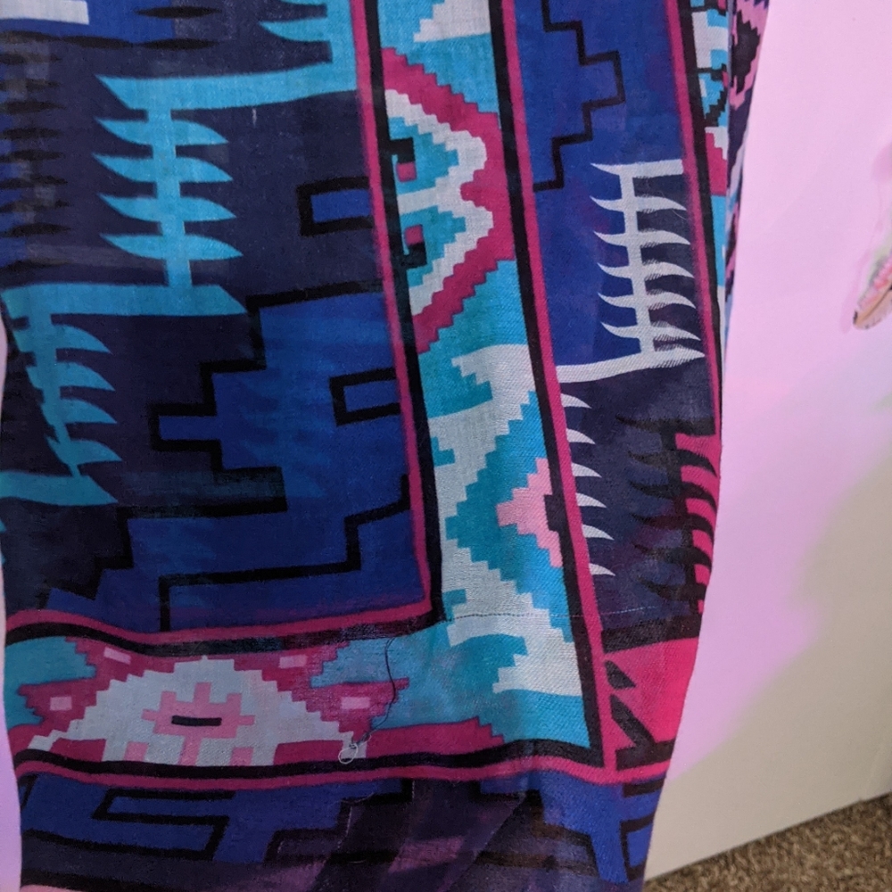 Beautiful vibrant soft flowy scarf - Picture 3 of 10